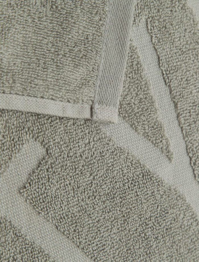 Towels with embossed JR - Image 8