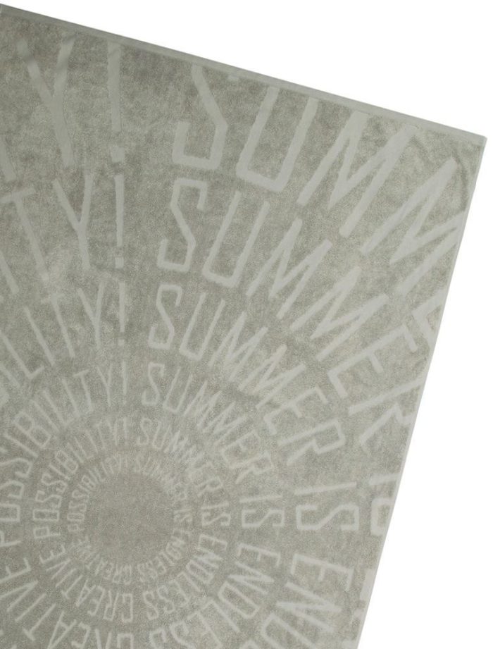 Towels with embossed JR - Image 11